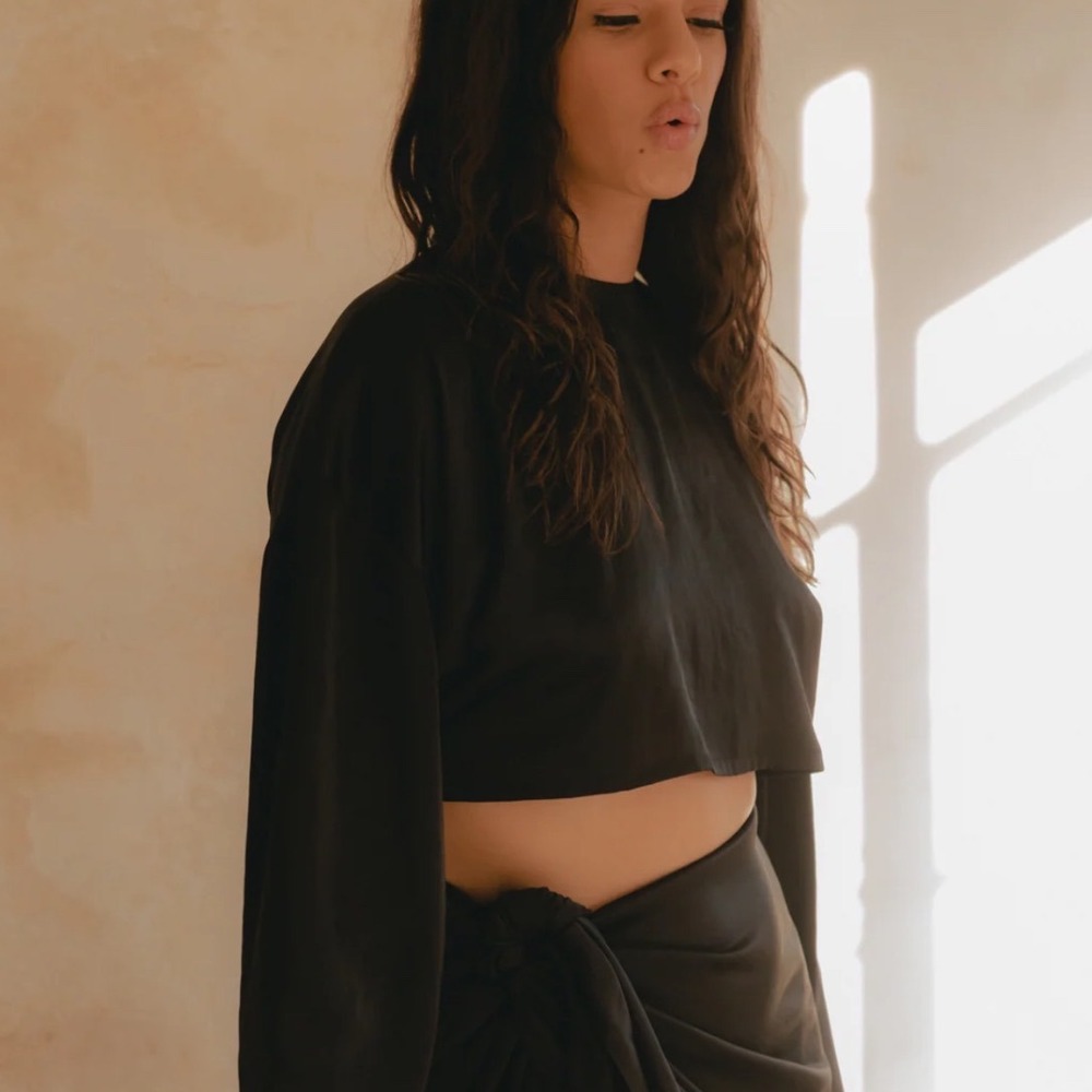 B. Freedom Womens Black Satin‎ Long Sleeve Cropped Blouse Top Size M NWT Mod